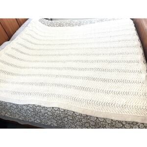 Hand Knit Fashioned By Muriel DesLauries Blanket Scolloped Edges‎ Cream Colored